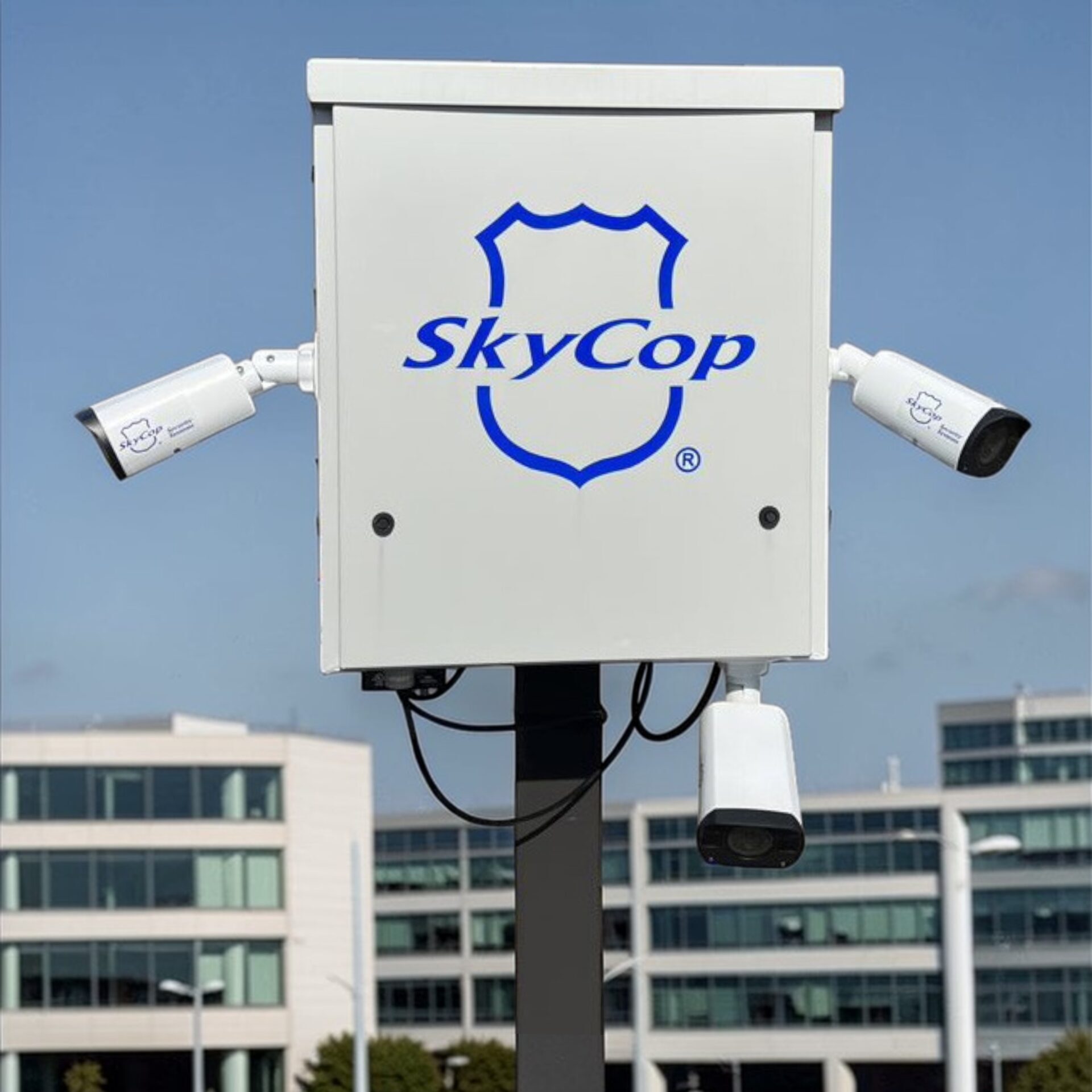 What Are the Internet Connectivity Options for SkyCop Security Camera Enclosures?